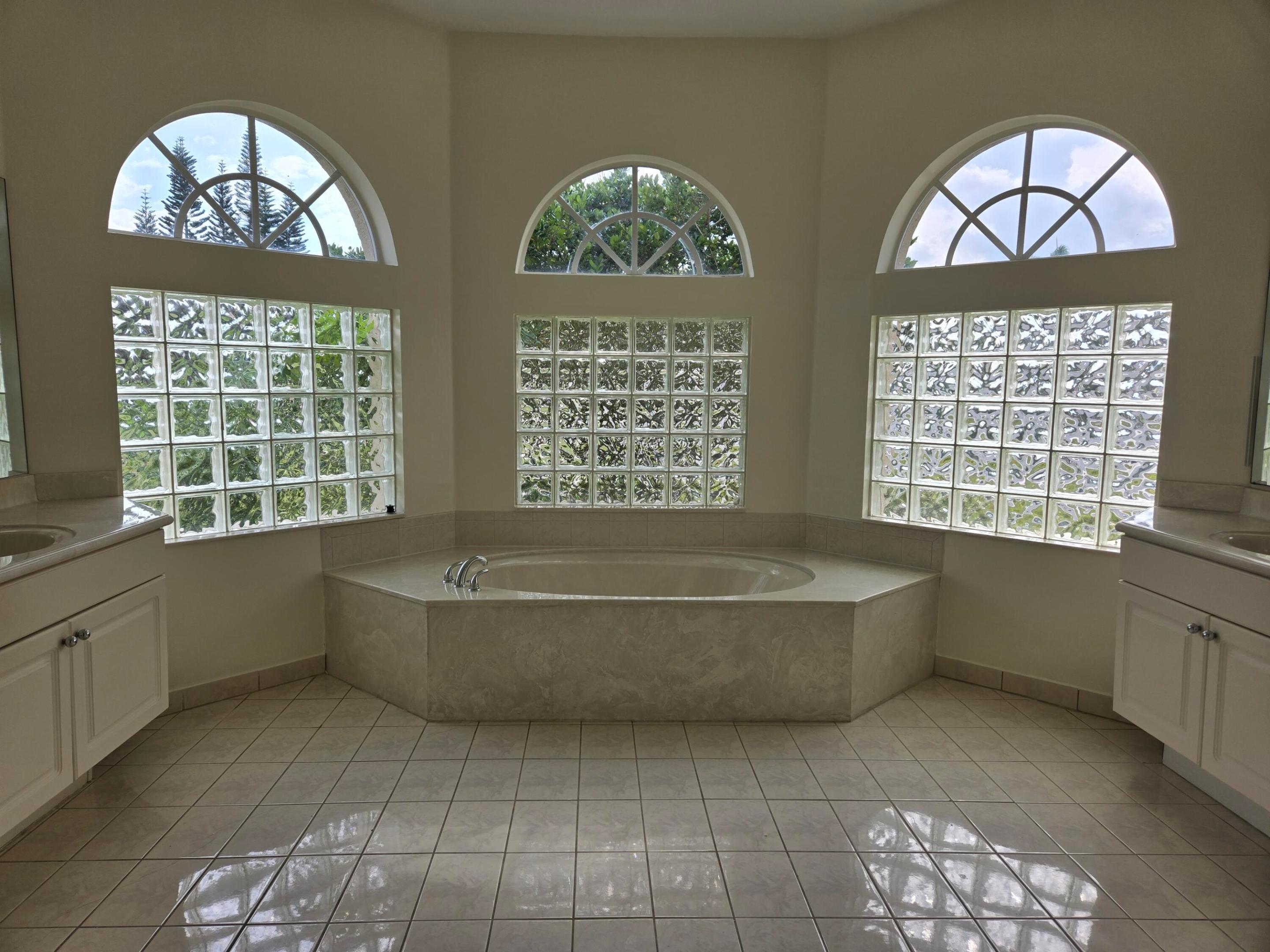 MADISON GREEN - ROYAL ESTATES - Residential