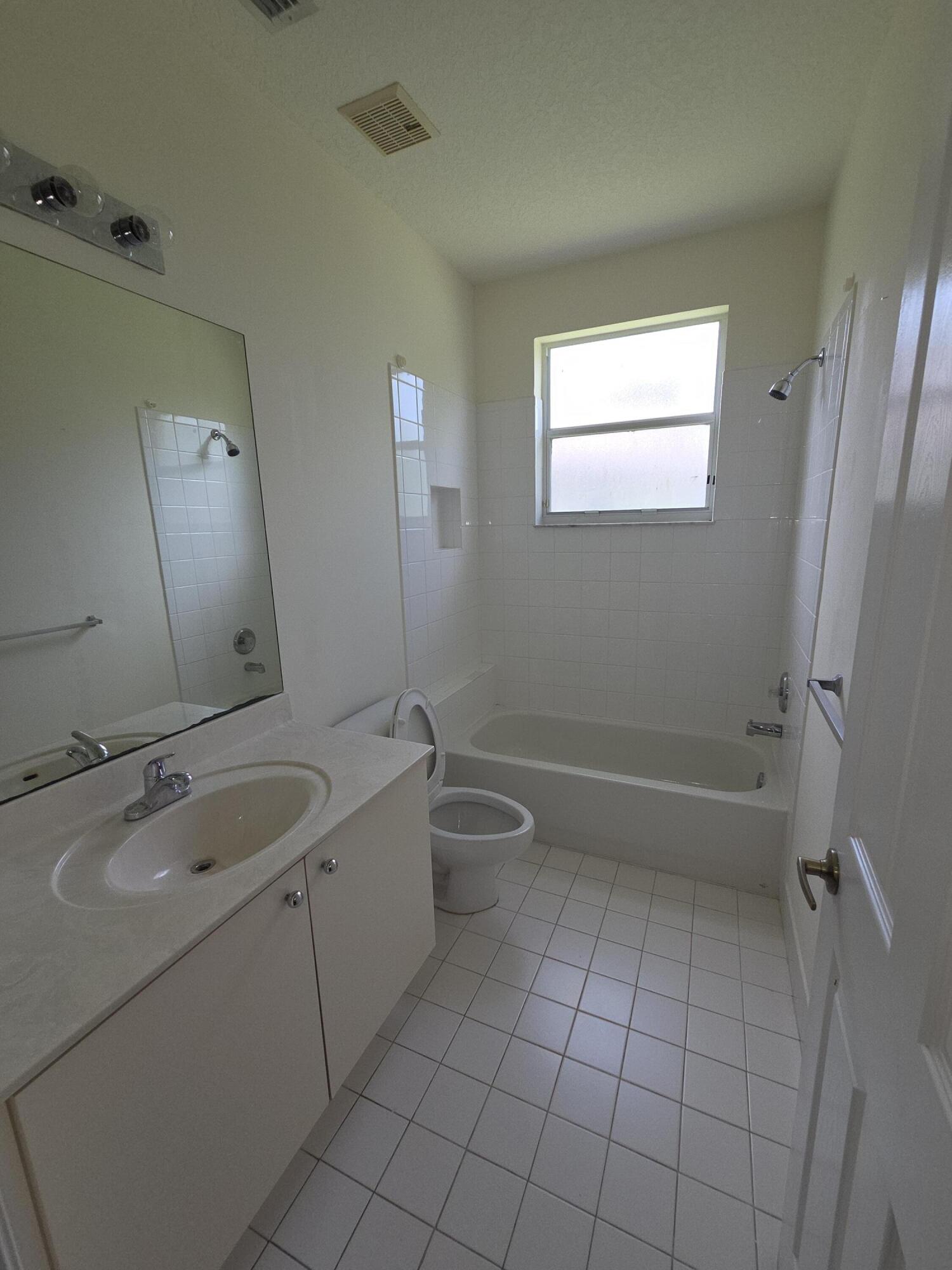 MADISON GREEN - ROYAL ESTATES - Residential