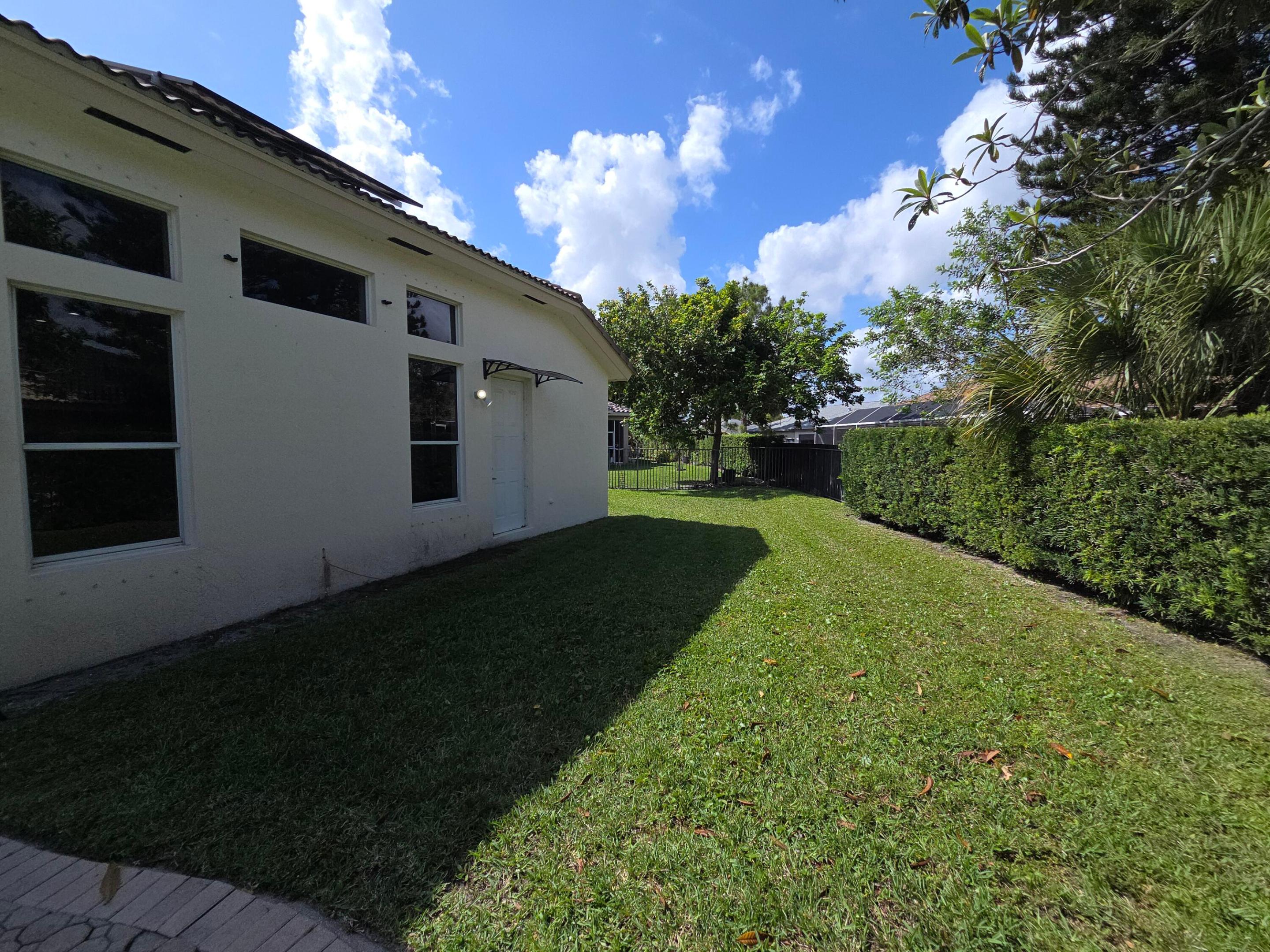 MADISON GREEN - ROYAL ESTATES - Residential