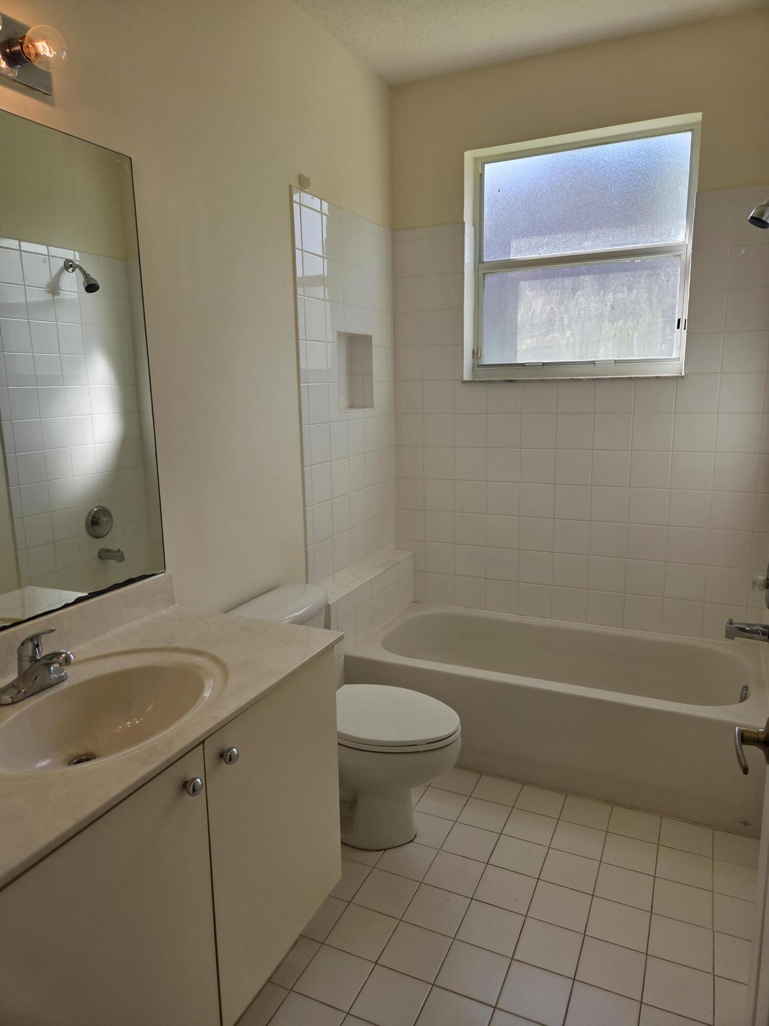 MADISON GREEN - ROYAL ESTATES - Residential