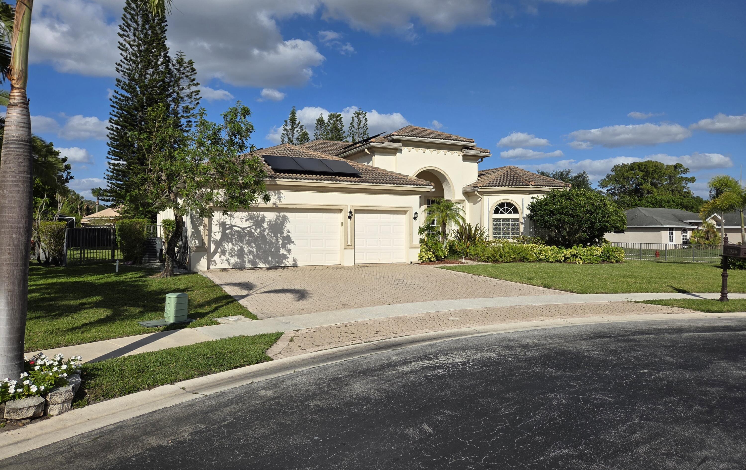 MADISON GREEN - ROYAL ESTATES - Residential