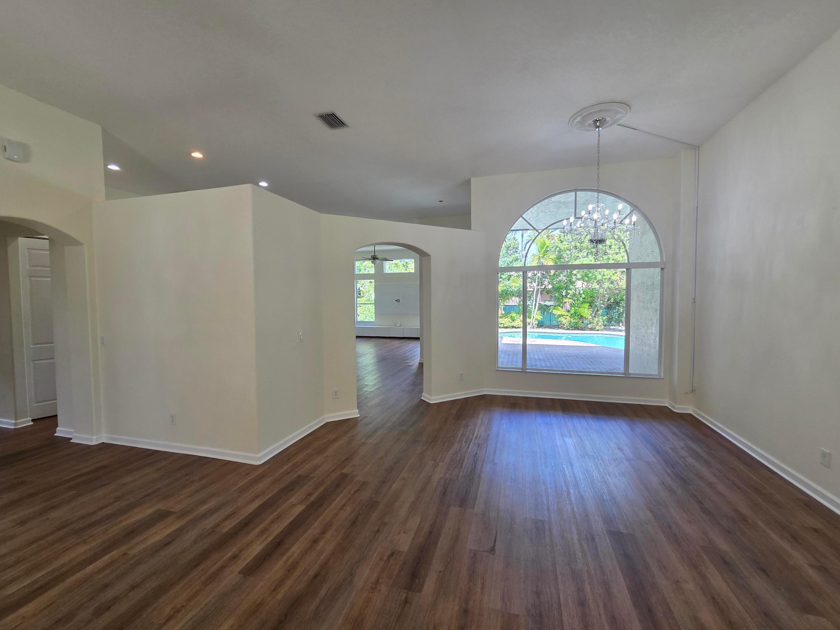 MADISON GREEN - ROYAL ESTATES - Residential