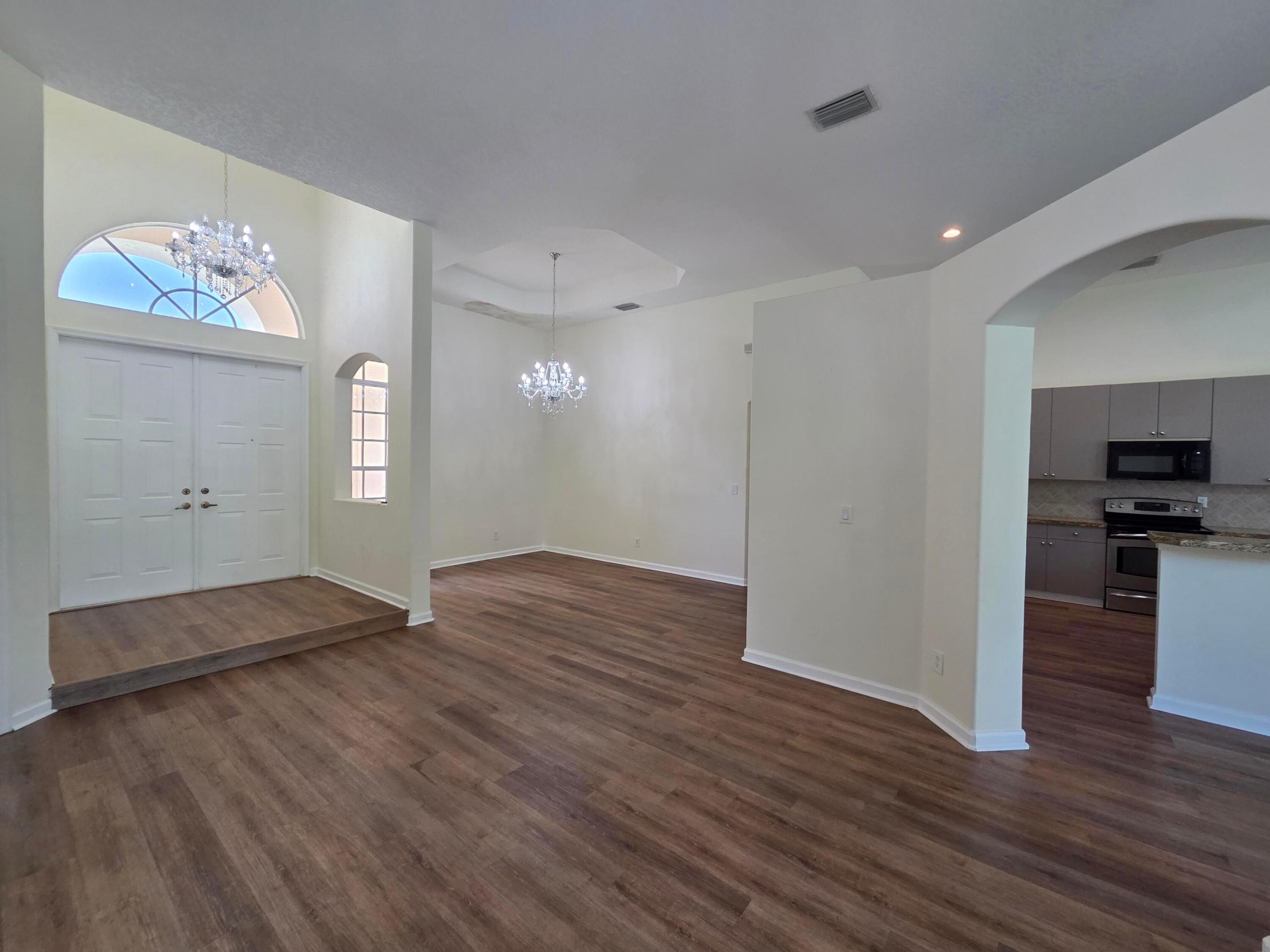 MADISON GREEN - ROYAL ESTATES - Residential