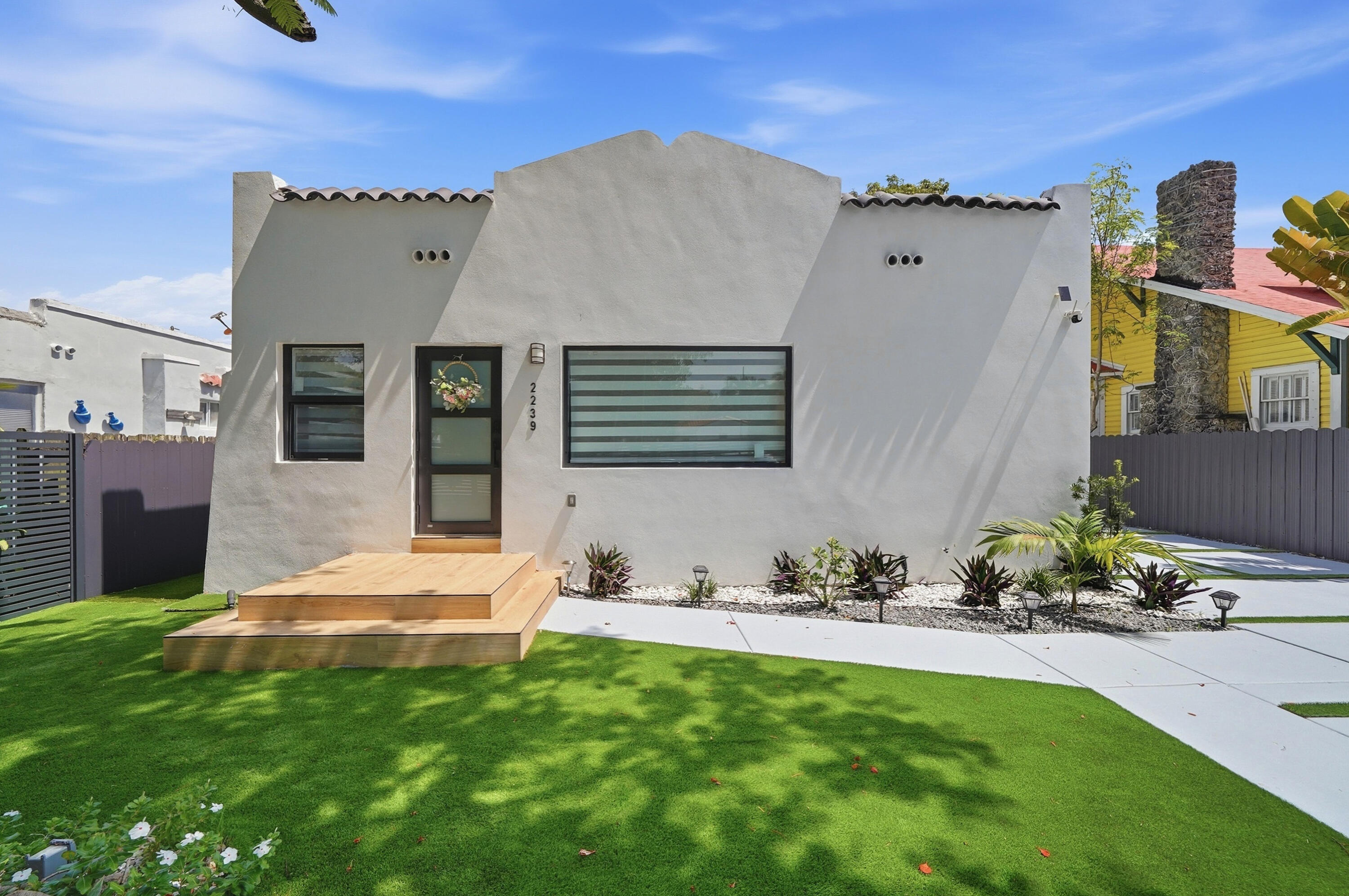 2239 SW 10TH Street