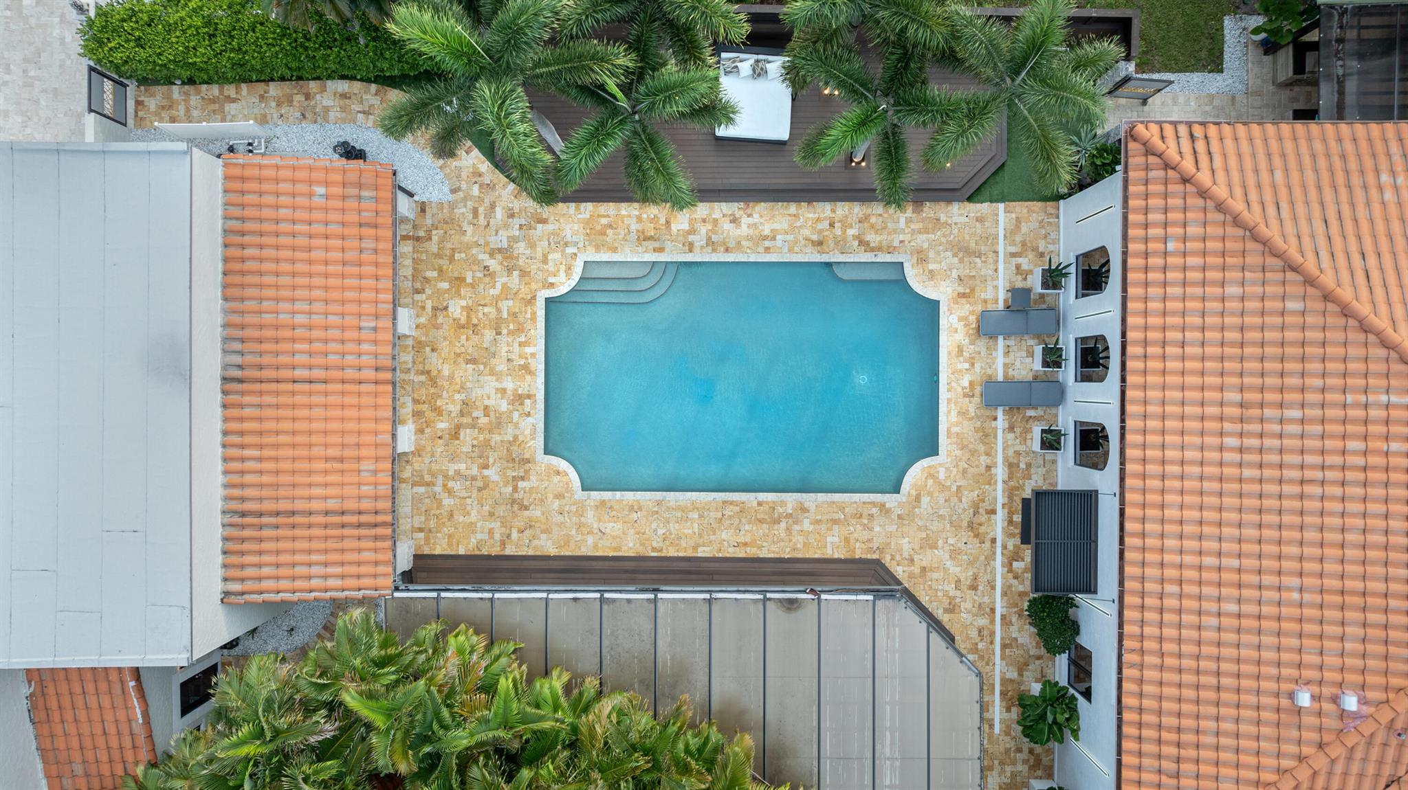 SPANISH VILLAGE - Residential