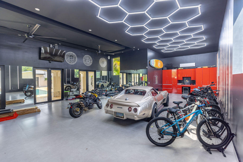 SPANISH VILLAGE - Residential