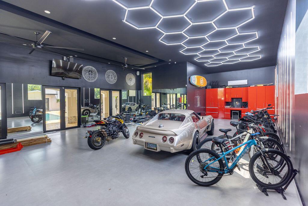 SPANISH VILLAGE - Residential