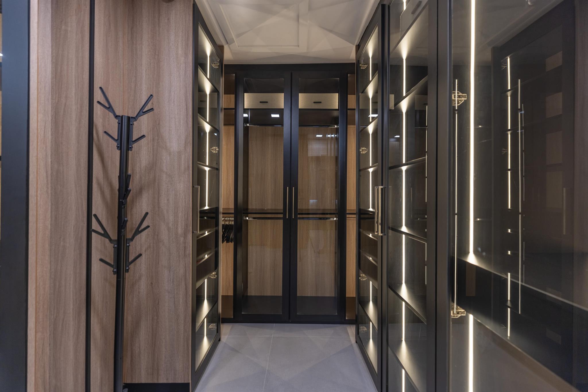 SPANISH VILLAGE - Residential