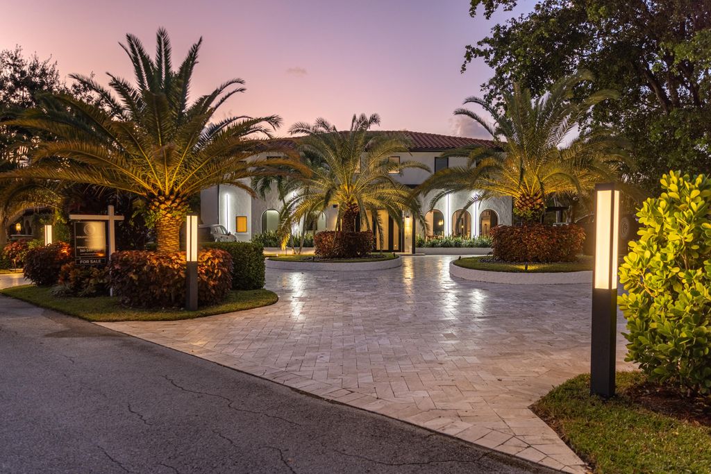 Photo of 290 NW 6th Street, Boca Raton, FL 33432 (MLS # R11126023)