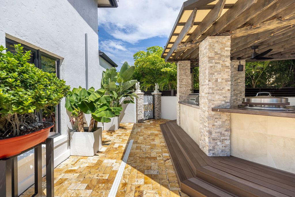 SPANISH VILLAGE - Residential