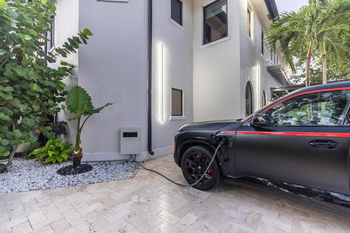 SPANISH VILLAGE - Residential