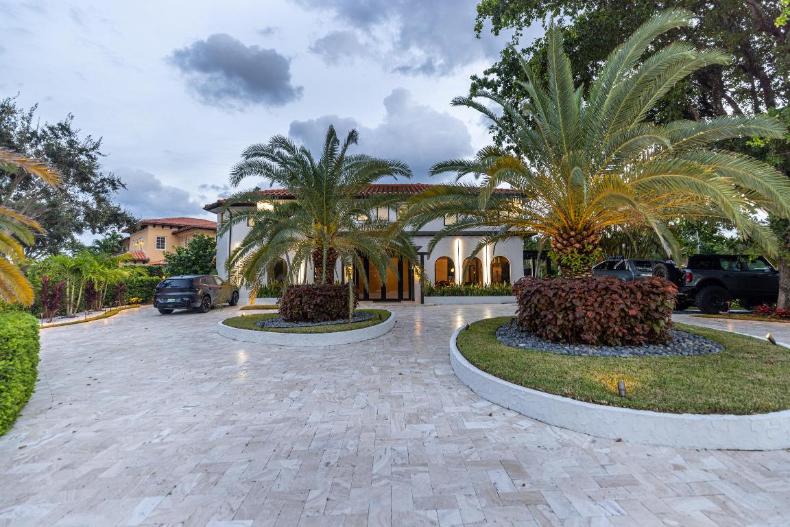 SPANISH VILLAGE - Residential