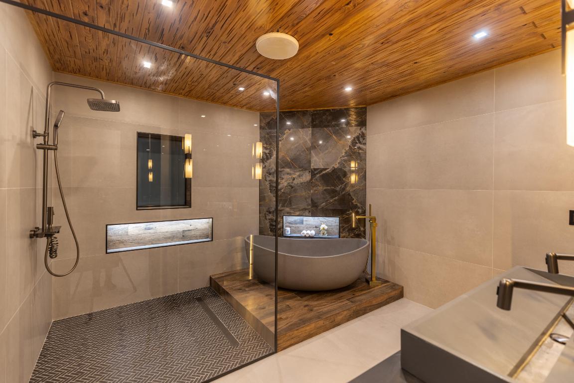 SPANISH VILLAGE - Residential