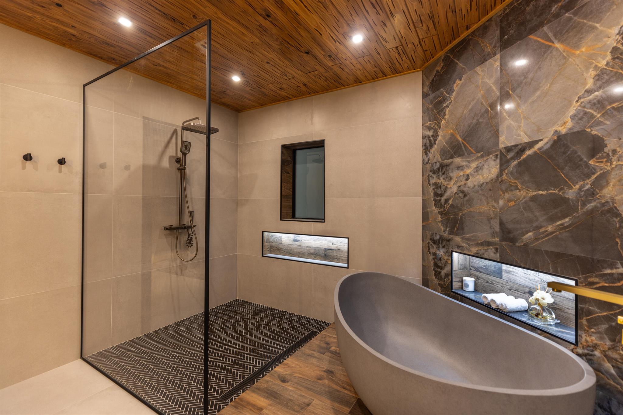 SPANISH VILLAGE - Residential