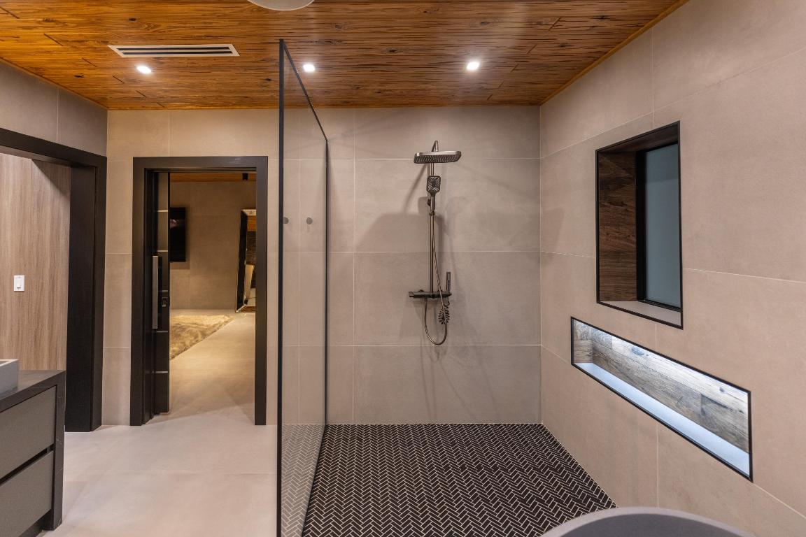 SPANISH VILLAGE - Residential