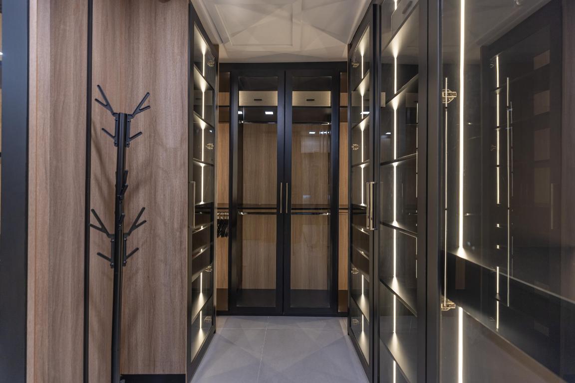 SPANISH VILLAGE - Residential