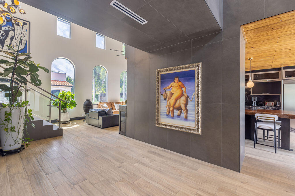 SPANISH VILLAGE - Residential