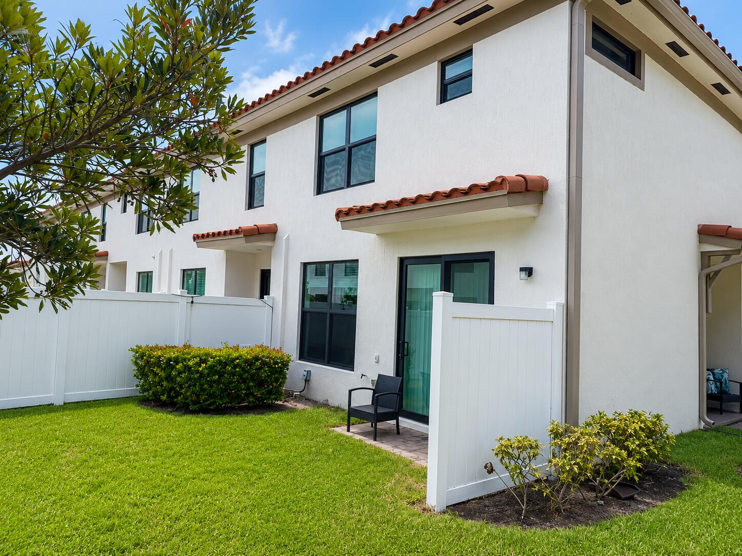 4414 HEMLOCK Drive