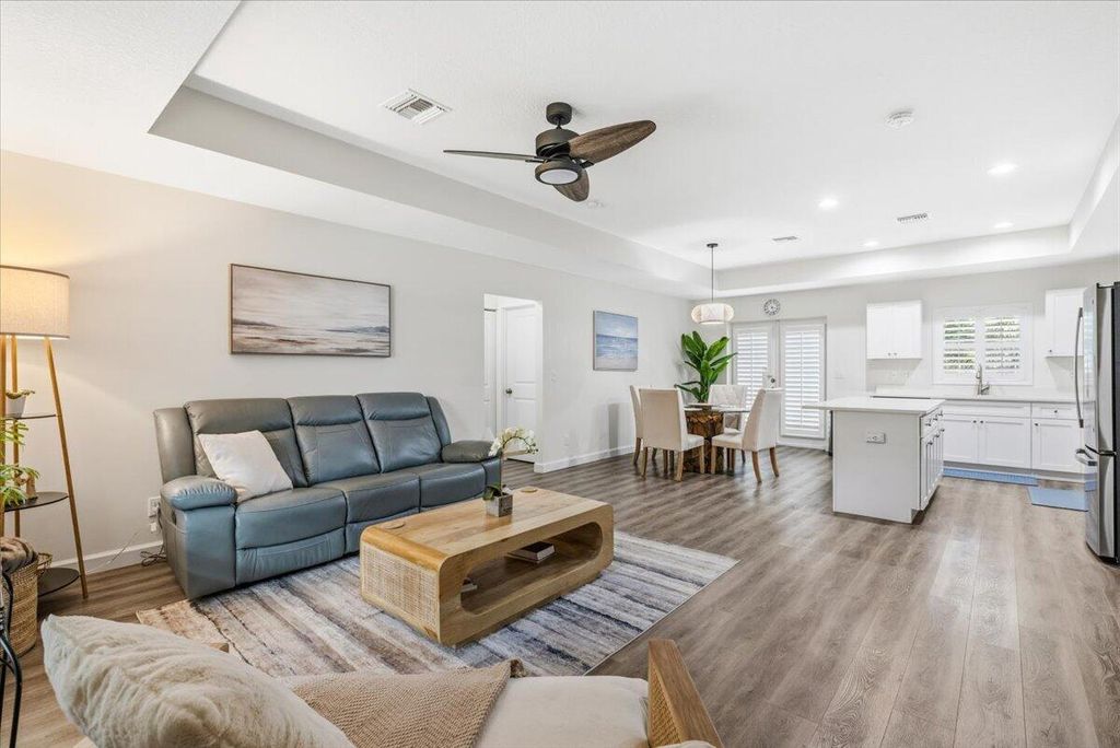 Photo of 1116 SW 33rd Ave Avenue SW, Vero Beach, FL 32968 (MLS # B26010264)