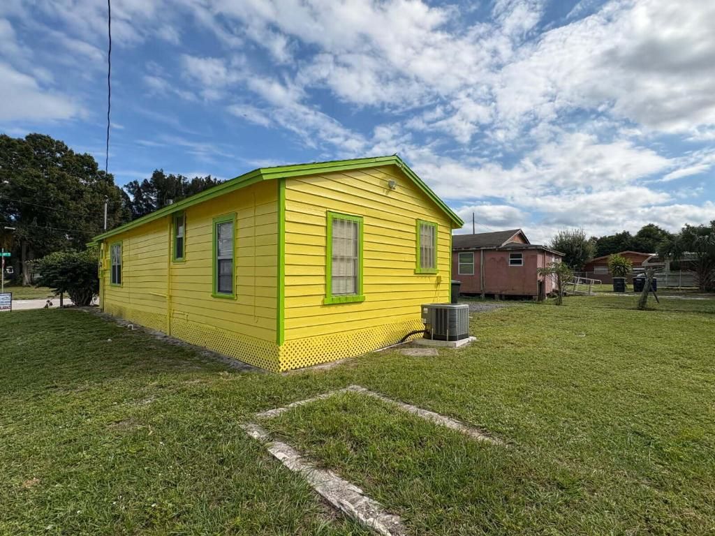 Photo of 713 N 19th Street, Fort Pierce, FL 34950 (MLS # R11118080)