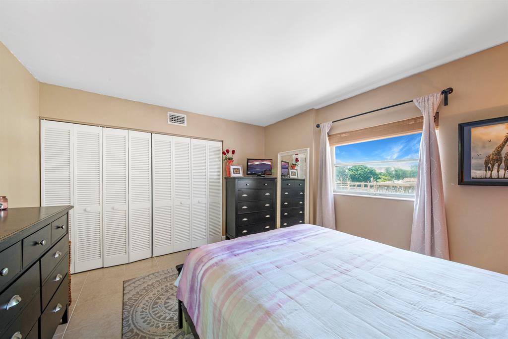 VIKING ARMS CONDO - Residential