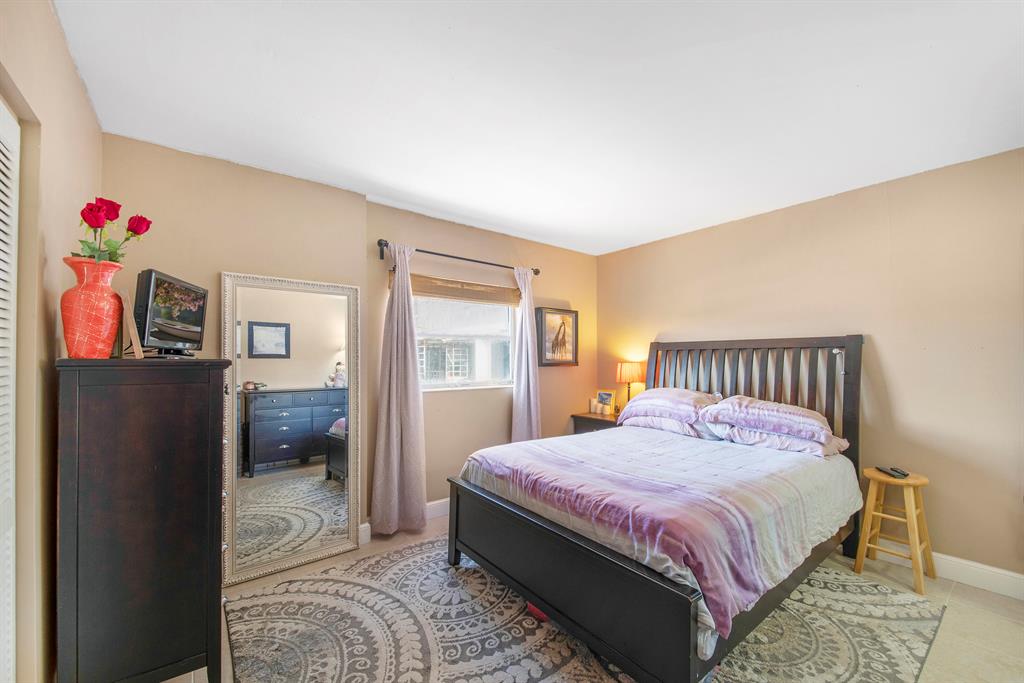 VIKING ARMS CONDO - Residential