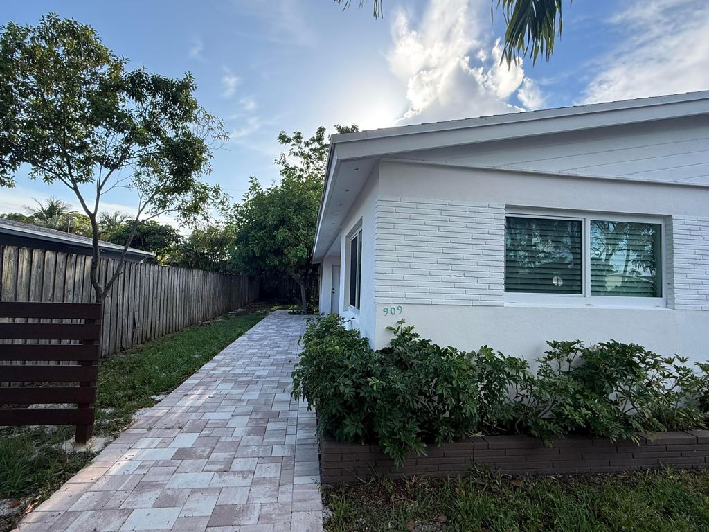 Photo of 909 NE 10th Avenue #2, Pompano Beach, FL 33060 (MLS # B26030191)