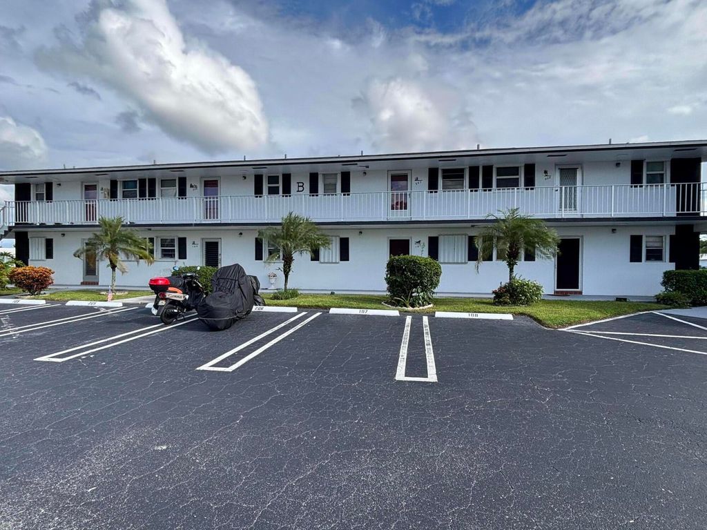 Photo of 1112 Lake Terrace #207, Boynton Beach, FL 33426 (MLS # B26035099)