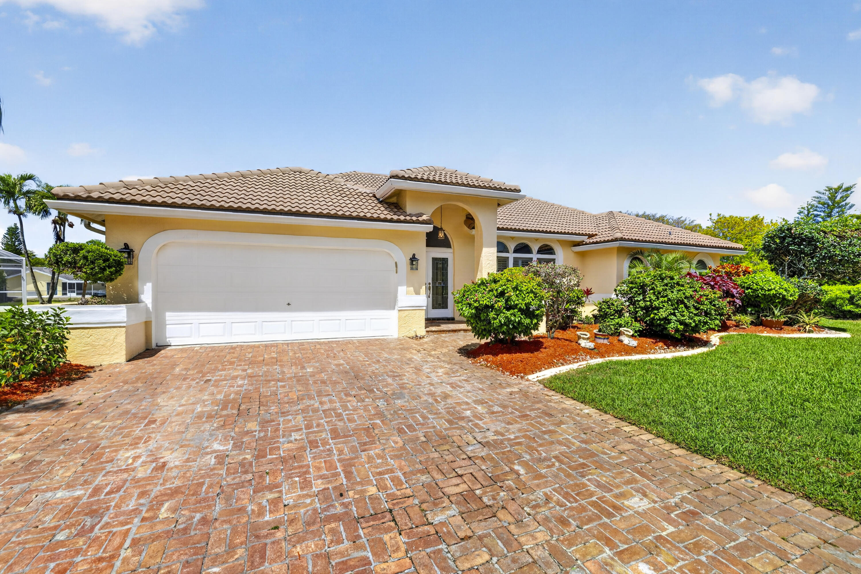 5670 NW 38th Terrace