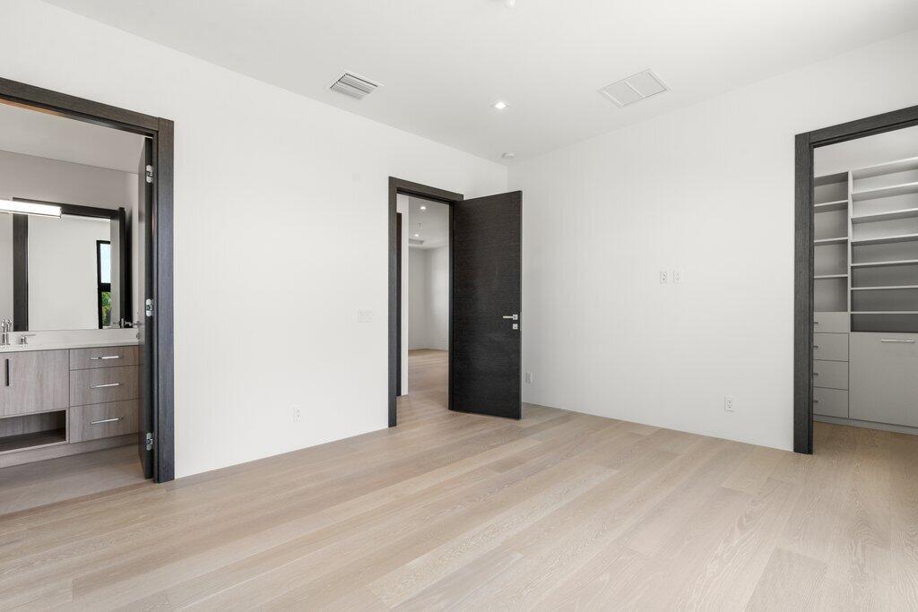 PIRATES COVE - Residential