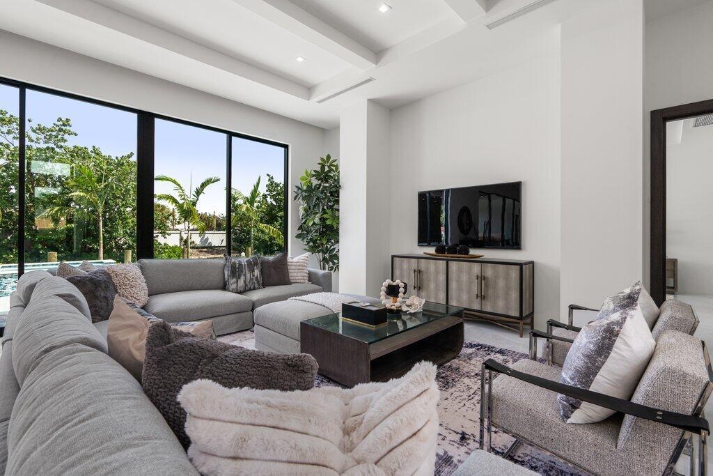 PIRATES COVE - Residential