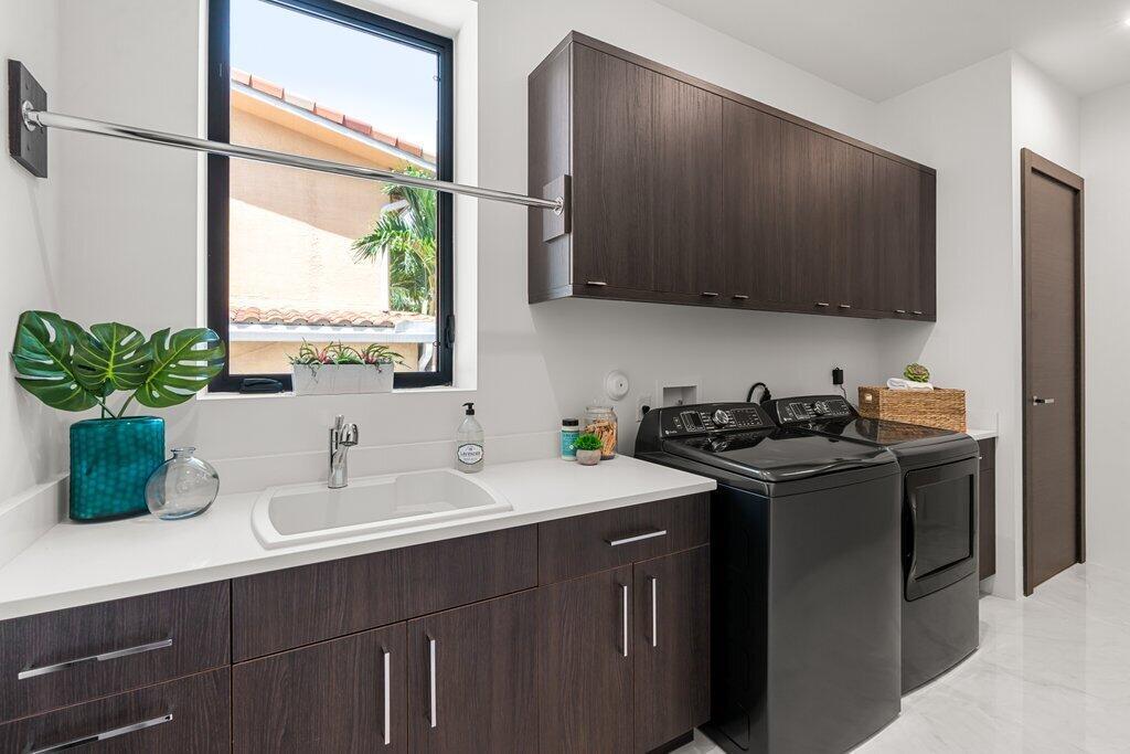 PIRATES COVE - Residential