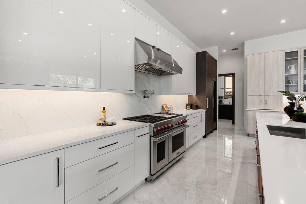 PIRATES COVE - Residential