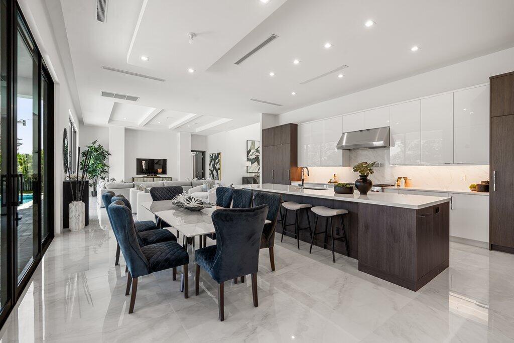 PIRATES COVE - Residential