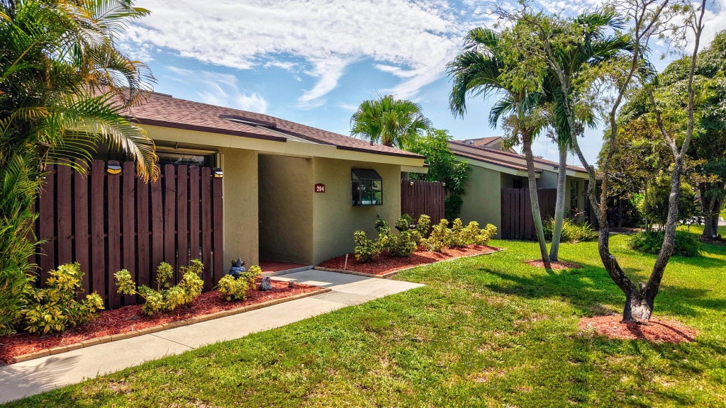 Photo of 204 Meadows Drive, Boynton Beach, FL 33436 (MLS # B26069769)