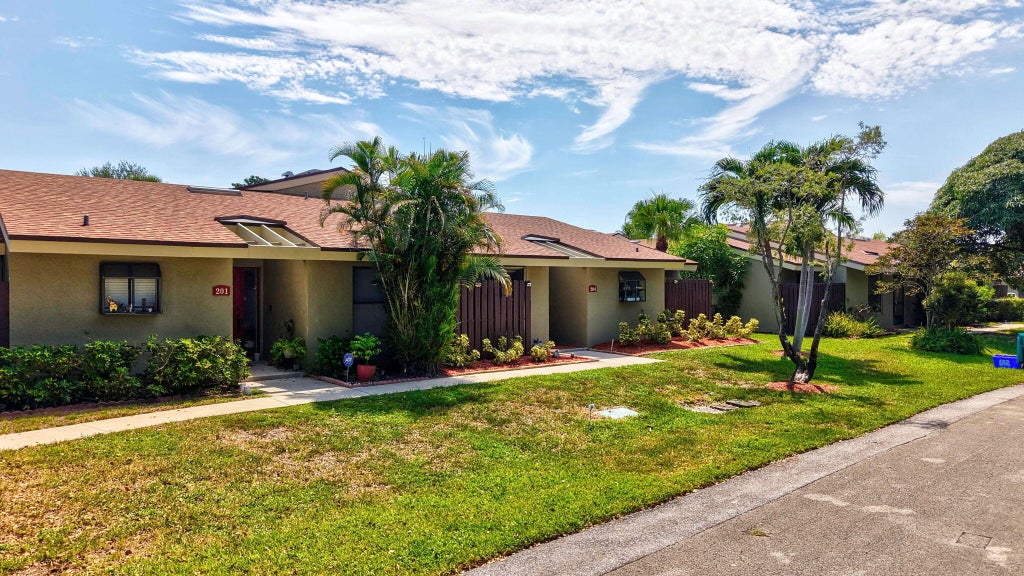 Photo of 204 Meadows Drive, Boynton Beach, FL 33436 (MLS # B26069769)