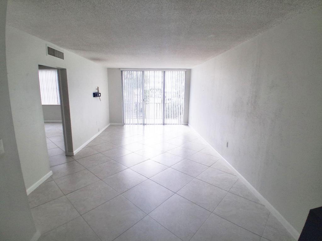 View photos, virtual tours, details... 301 Croton Avenue 202