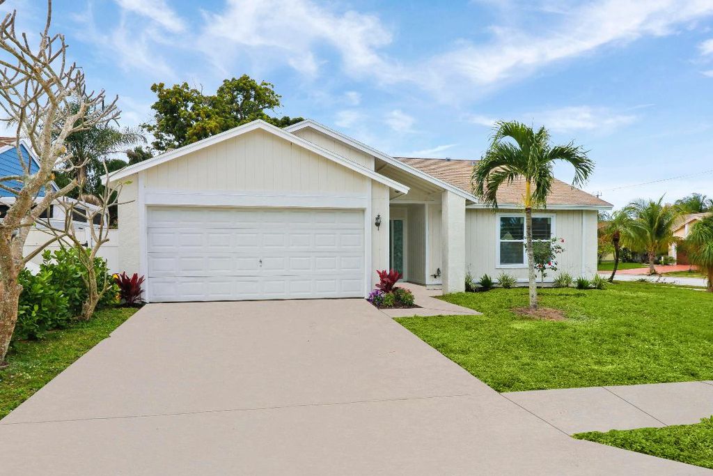 Photo of 107 Greenbriar Dr, Jupiter, FL 33458 (MLS # R10955379)
