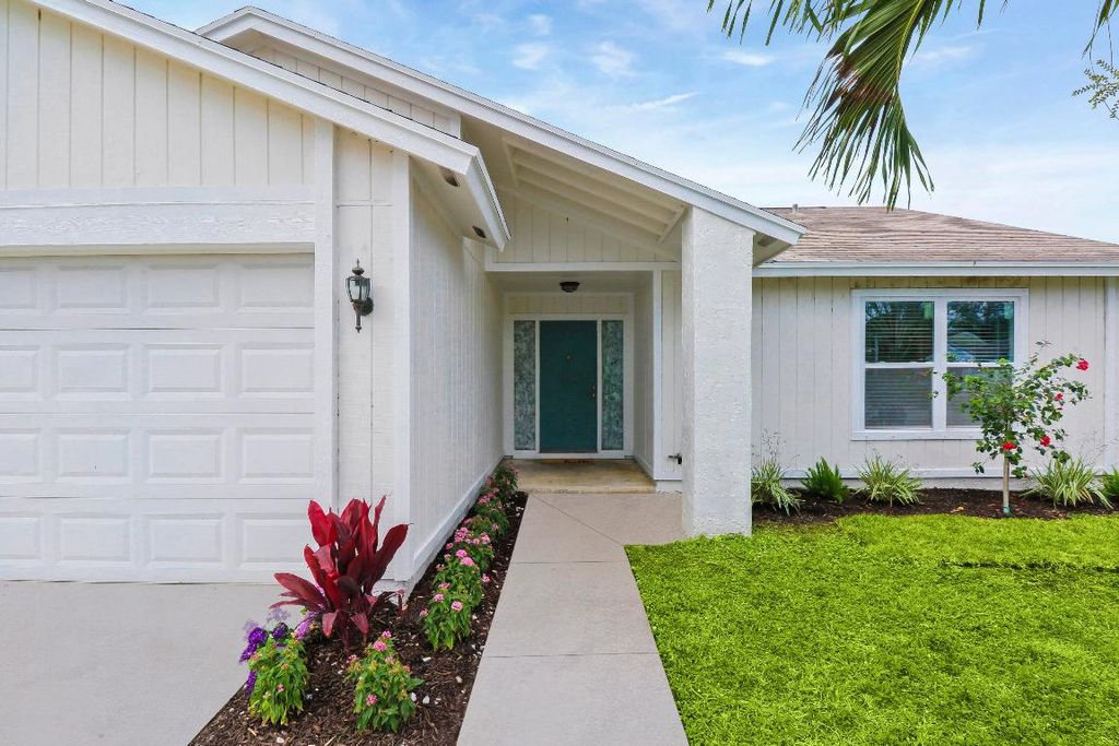 Photo of 107 Greenbriar Dr, Jupiter, FL 33458 (MLS # R10955379)