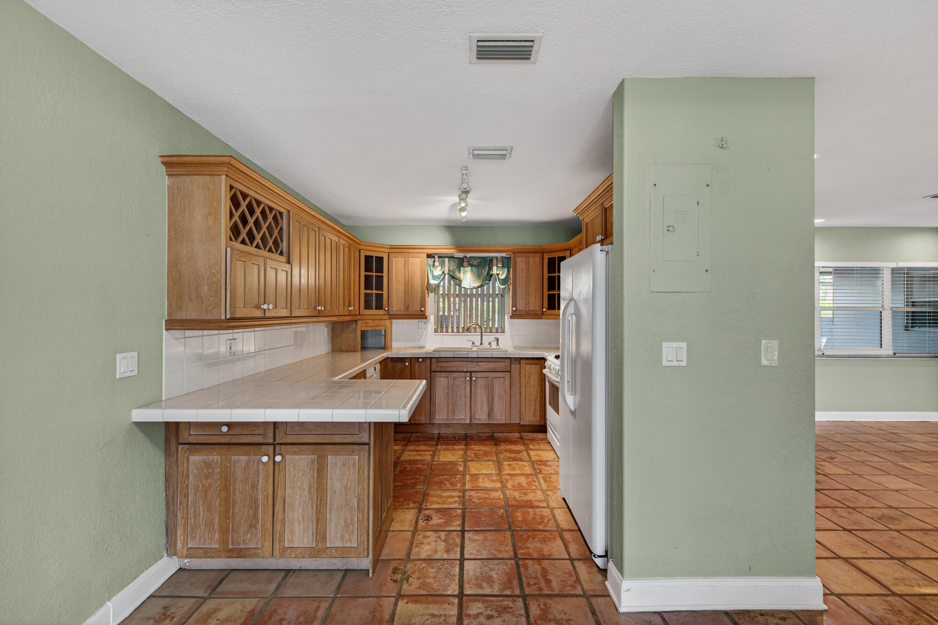 HILLSBORO HARBOR - Residential Lease