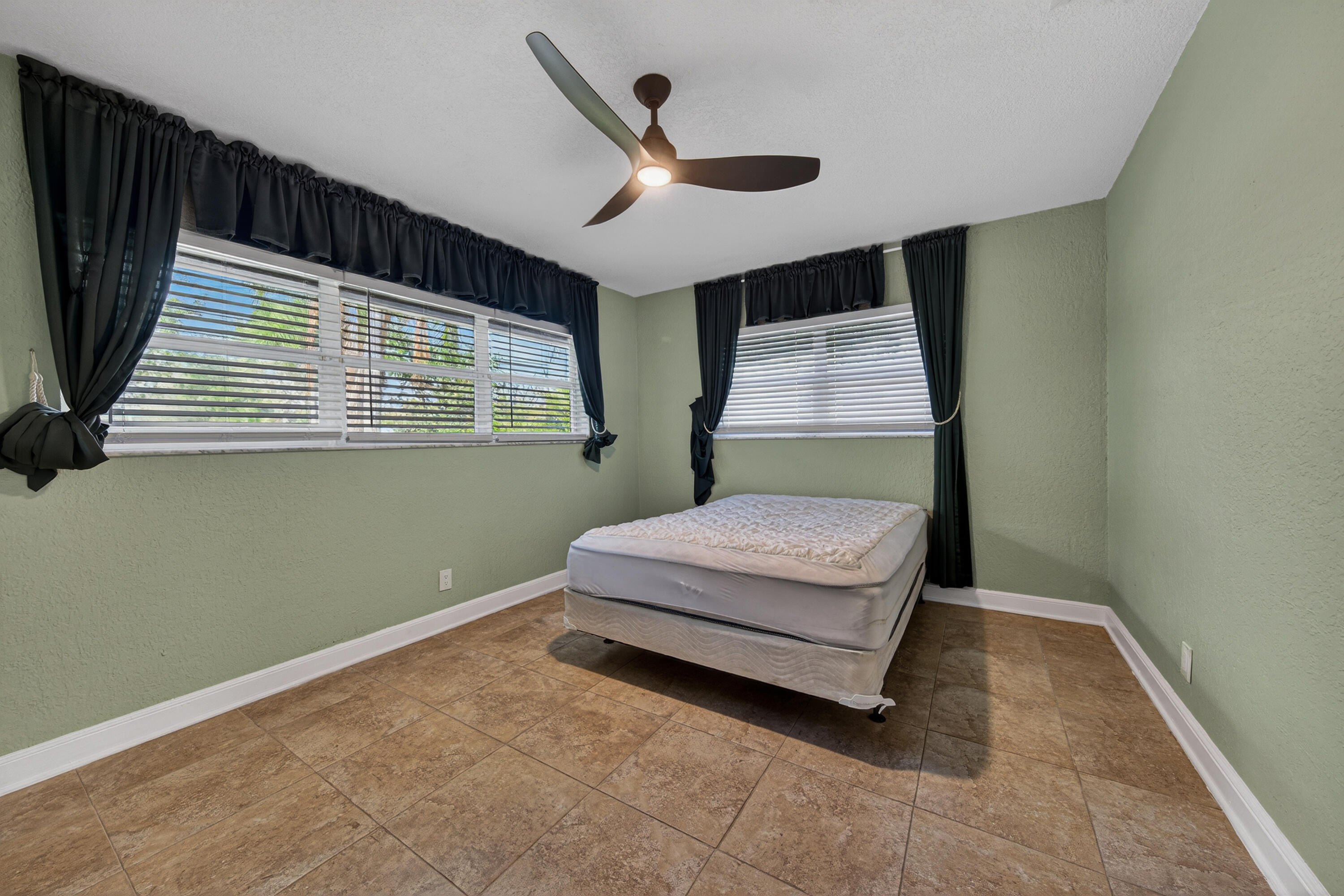 HILLSBORO HARBOR - Residential Lease