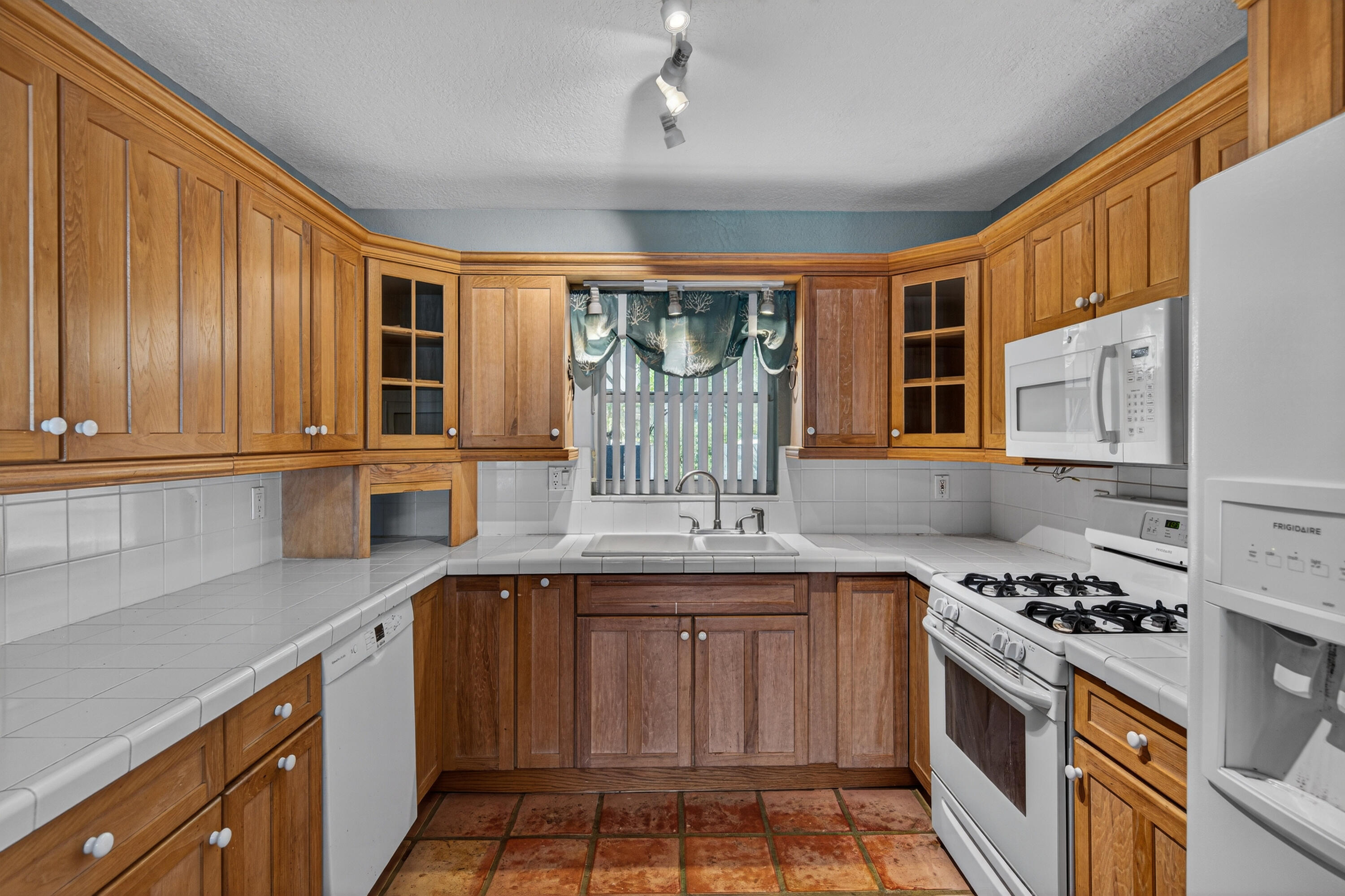 HILLSBORO HARBOR - Residential Lease