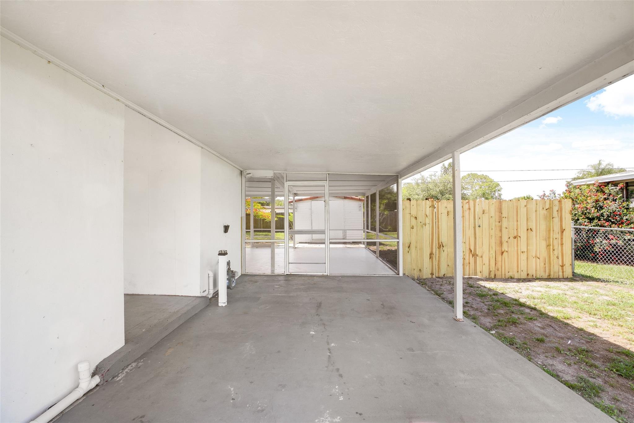 140 SE Serenata Court
