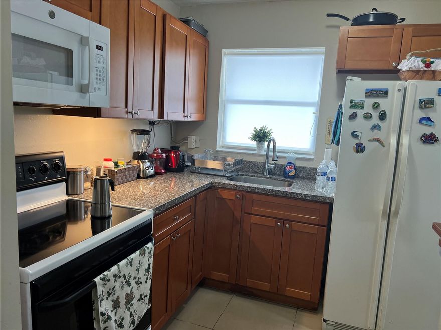 BEAUTUFUL UNIT ALL REMODE: NEW BATHROOM,KITCHEN WITH GRANITE COUNTER TOP. NEW FLORING, TITES ALL THROUGH OUT. THIS IS A 55+ COMMUNITY. Minimum credit 700 for a couple one person 55+ the other no less than 40 years old.