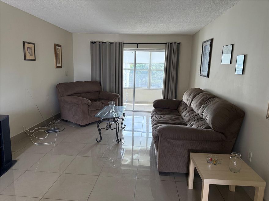 BEAUTUFUL UNIT ALL REMODE: NEW BATHROOM,KITCHEN WITH GRANITE COUNTER TOP. NEW FLORING, TITES ALL THROUGH OUT. THIS IS A 55+ COMMUNITY. Minimum credit 700 for a couple one person 55+ the other no less than 40 years old.