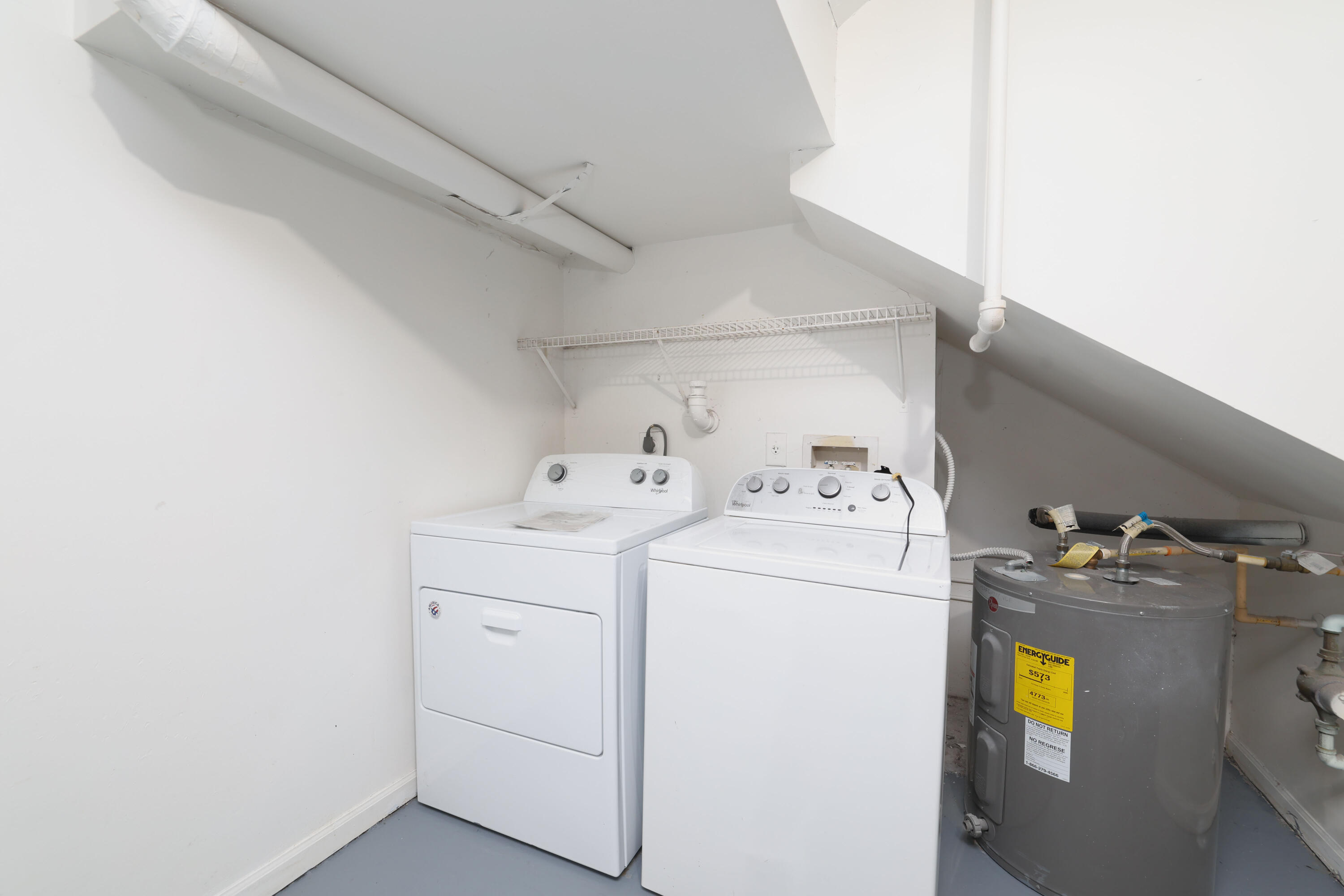 ESTADA OF LOS PASEOS - Residential Lease