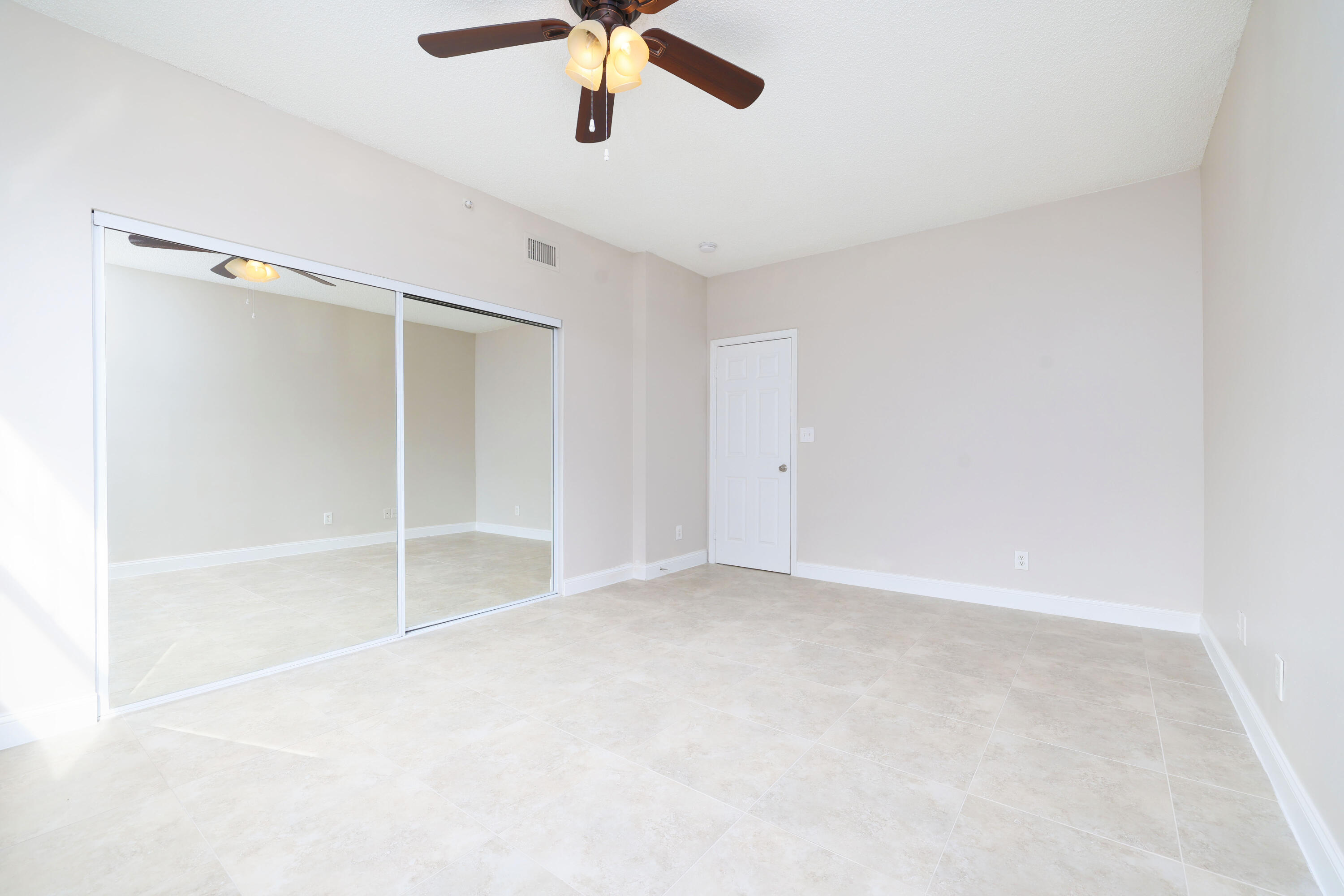 ESTADA OF LOS PASEOS - Residential Lease