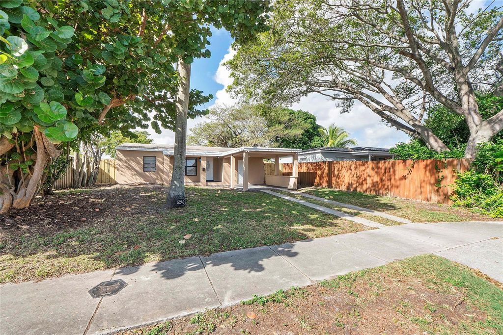 Photo of 5249 NE 4th Ter, Fort Lauderdale, FL 33334 (MLS # F10539436)