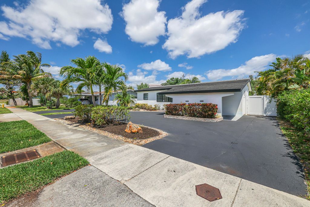 Photo of 101 NE 57th Court, Fort Lauderdale, FL 33334 (MLS # B26018874)