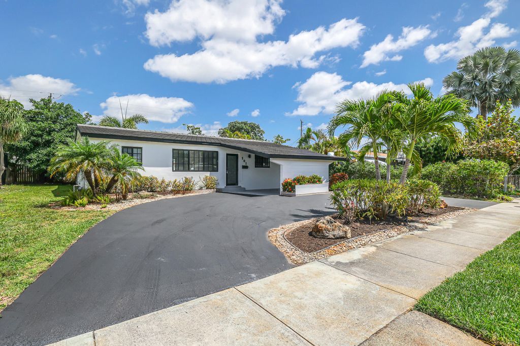 Photo of 101 NE 57th Court, Fort Lauderdale, FL 33334 (MLS # B26018874)